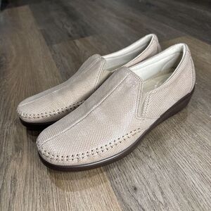 Women's SAS Shoes Dream‎ Mushroom Faux Snake Beige Flats Slip On Size 7.5 Loafer